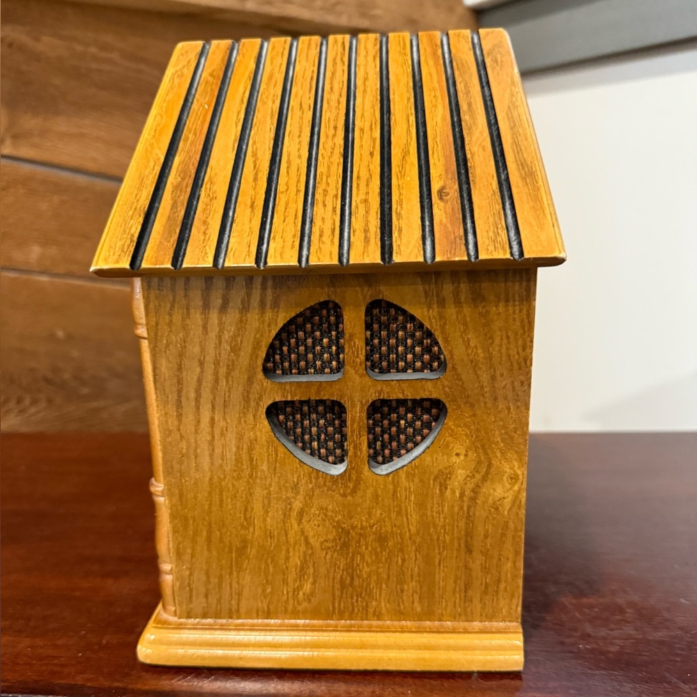 Vintage 1998 Wooden Log Cabin Style House Radio…Works! - Picture 3 of 9